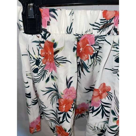 Madden NYC Hot Pants Women’s Size Small White Floral Elastic Waist 24 Inseam 2 - Picture 11 of 12